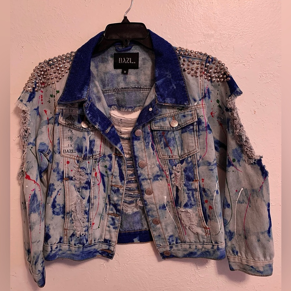 The Tag says it’s a 1X BUT it fits more like a L/XL.